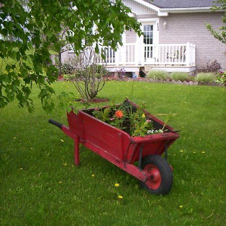 Gite Au P'Tit Bonheur B&B Coaticook Ngoại thất bức ảnh