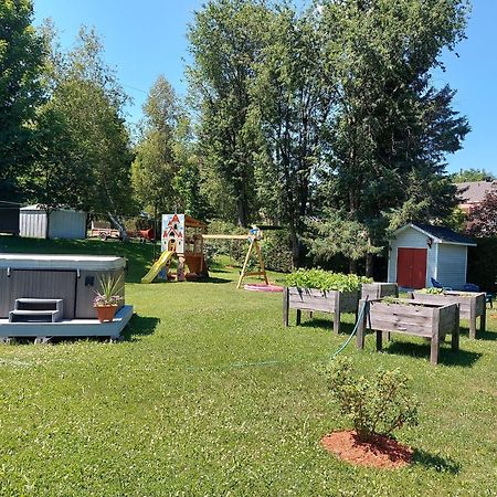 Gite Au P'Tit Bonheur B&B Coaticook Ngoại thất bức ảnh