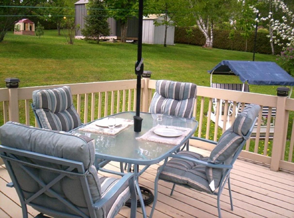 Gite Au P'Tit Bonheur B&B Coaticook Ngoại thất bức ảnh