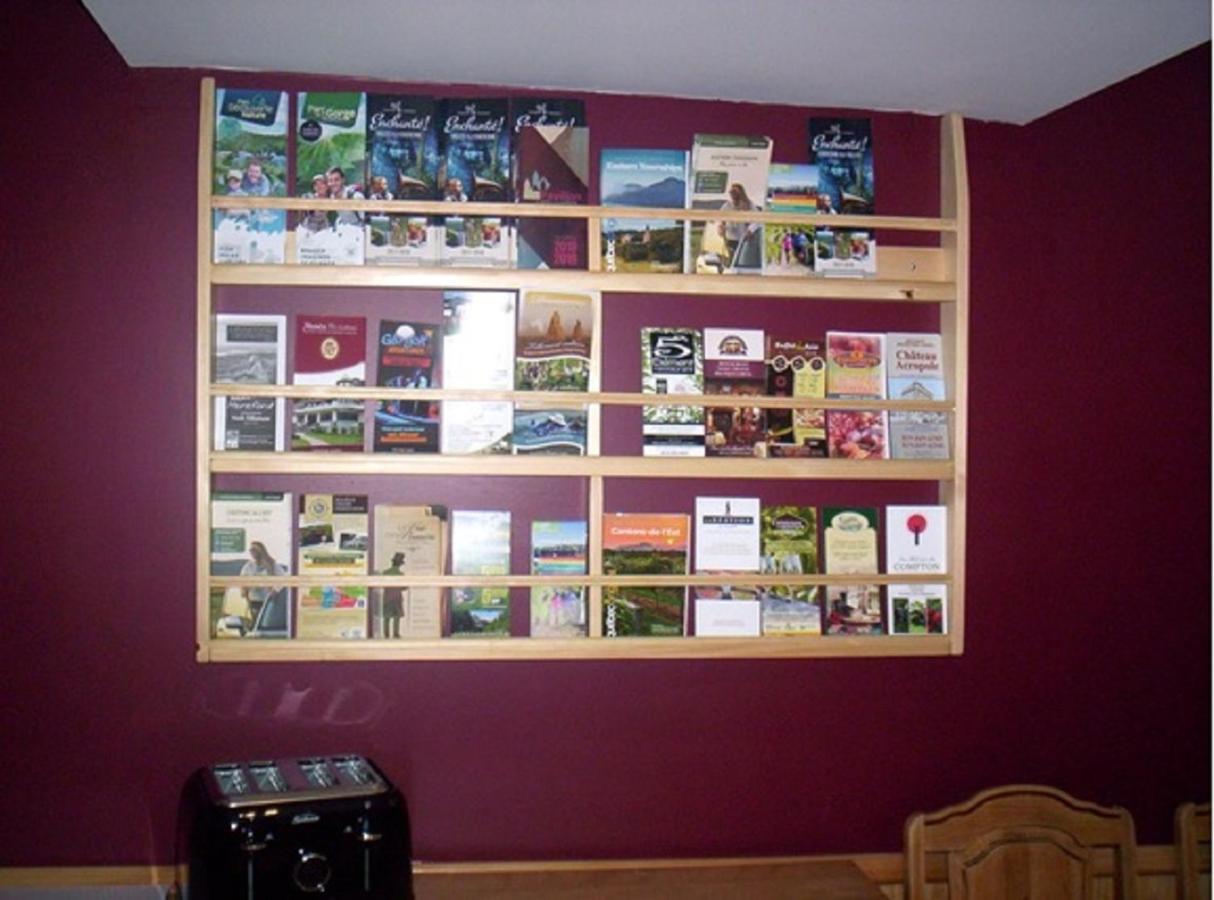 Gite Au P'Tit Bonheur B&B Coaticook Ngoại thất bức ảnh